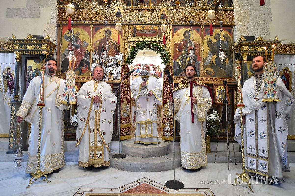Sfânta Liturghie, săvârșită în limba română la Mănăstirea Gonia 57878