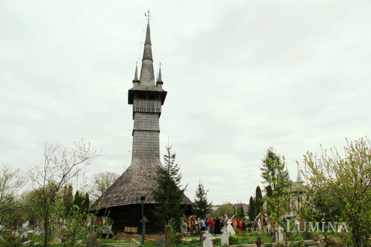 Biserica din Rogoz, coloana infinitului pe plaiuri maramureşene 25376
