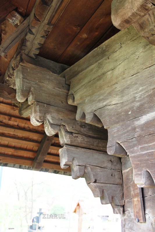 Biserica din Rogoz, coloana infinitului pe plaiuri maramureşene 25383