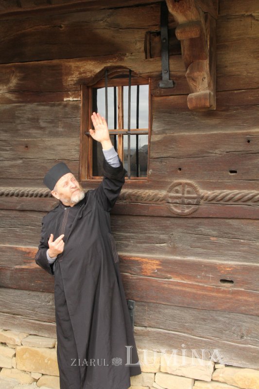 Biserica din Rogoz, coloana infinitului pe plaiuri maramureşene 25384
