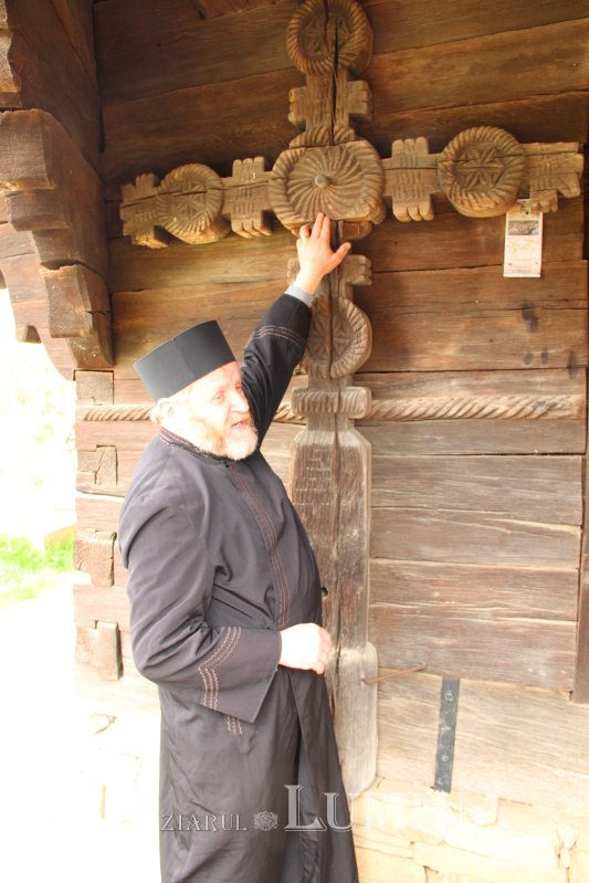 Biserica din Rogoz, coloana infinitului pe plaiuri maramureşene 25385