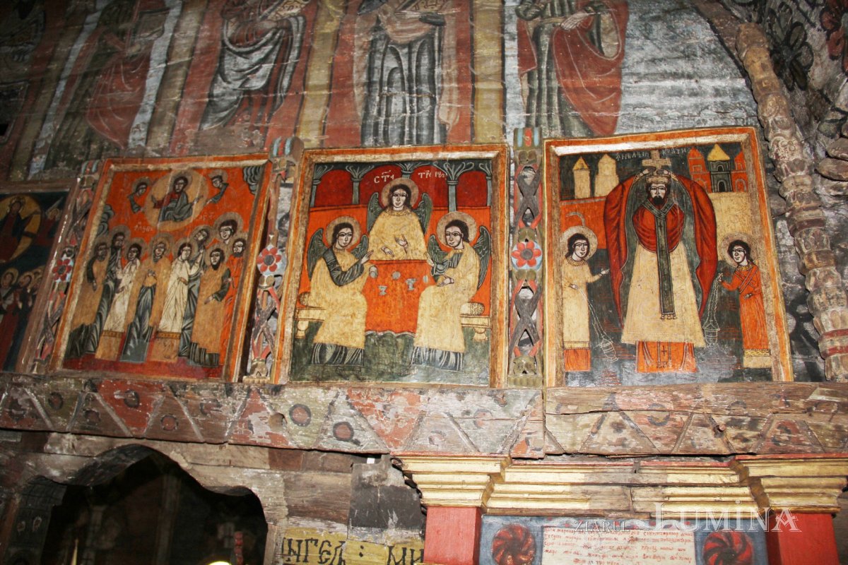 Biserica din Rogoz, coloana infinitului pe plaiuri maramureşene 25403