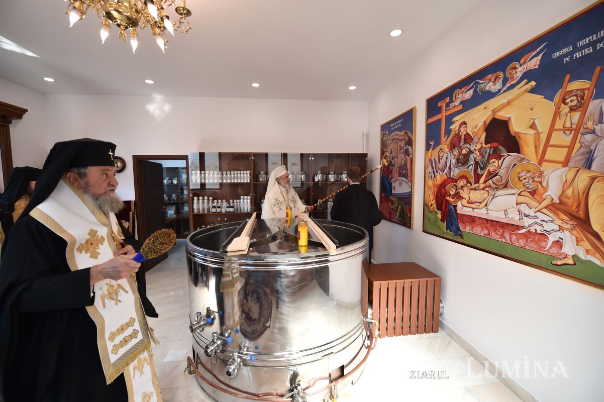 A început pregătirea Sfântului și Marelui Mir 111971