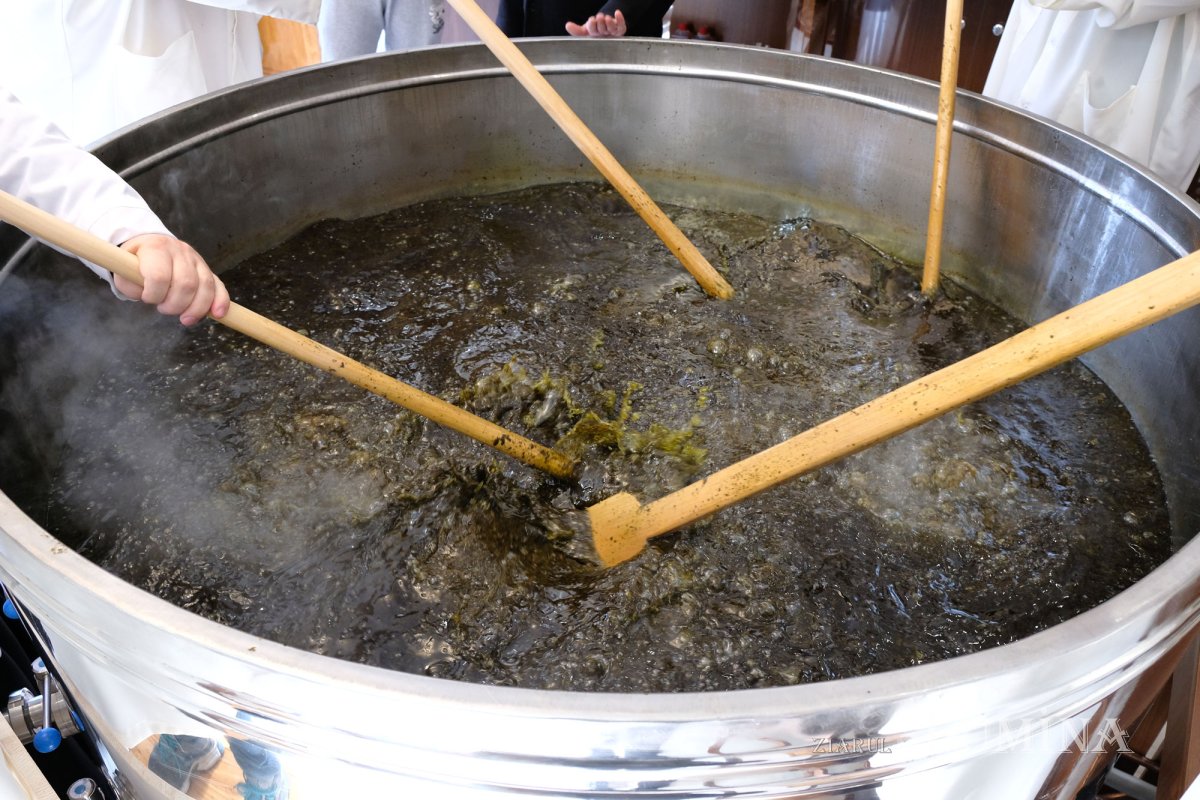 Sfinţirea Sfântului şi Marelui Mir 111781