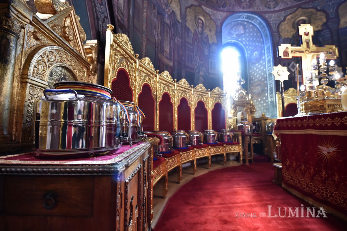 În Catedrala Patriarhală a fost sfințit Sfântul și Marele Mir 111732