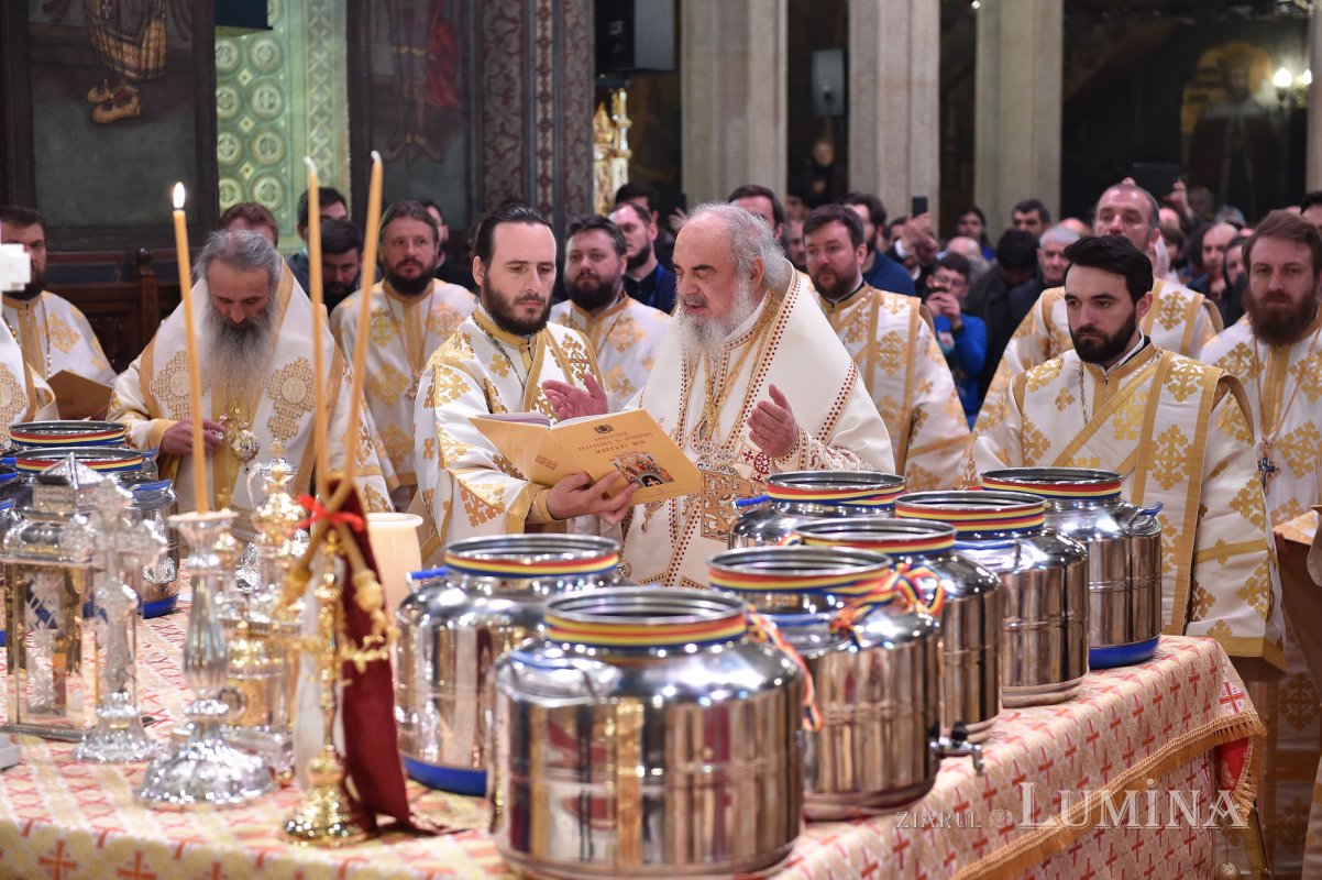 În Catedrala Patriarhală a fost sfințit Sfântul și Marele Mir 111737