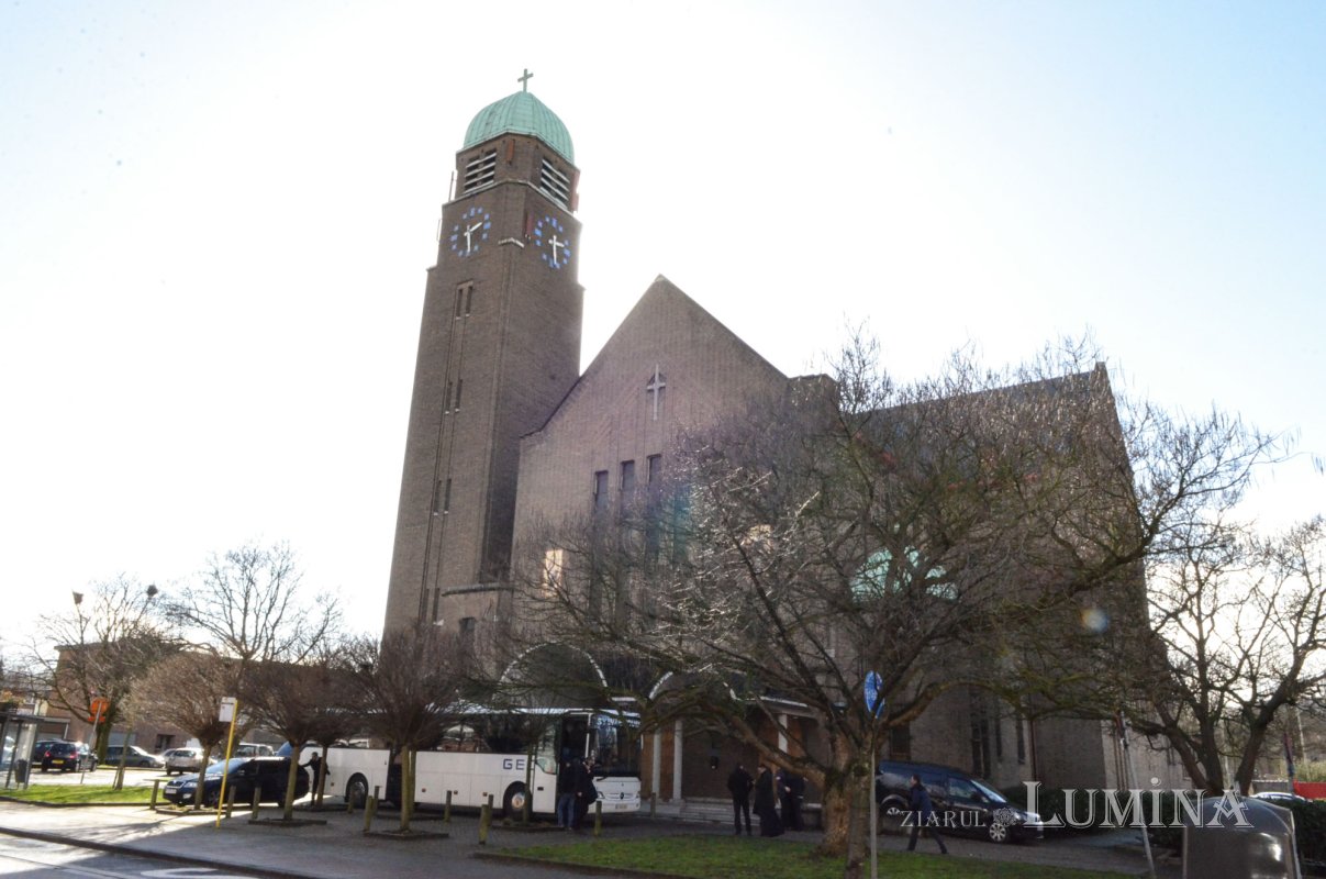 La Anvers, românii conjugă la prezent verbul „a învia” 116223