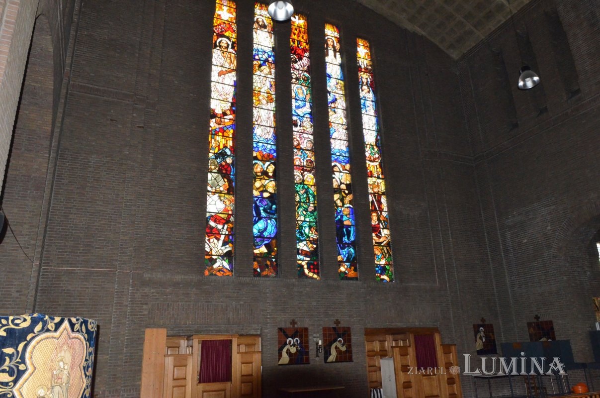 La Anvers, românii conjugă la prezent verbul „a învia” 116225