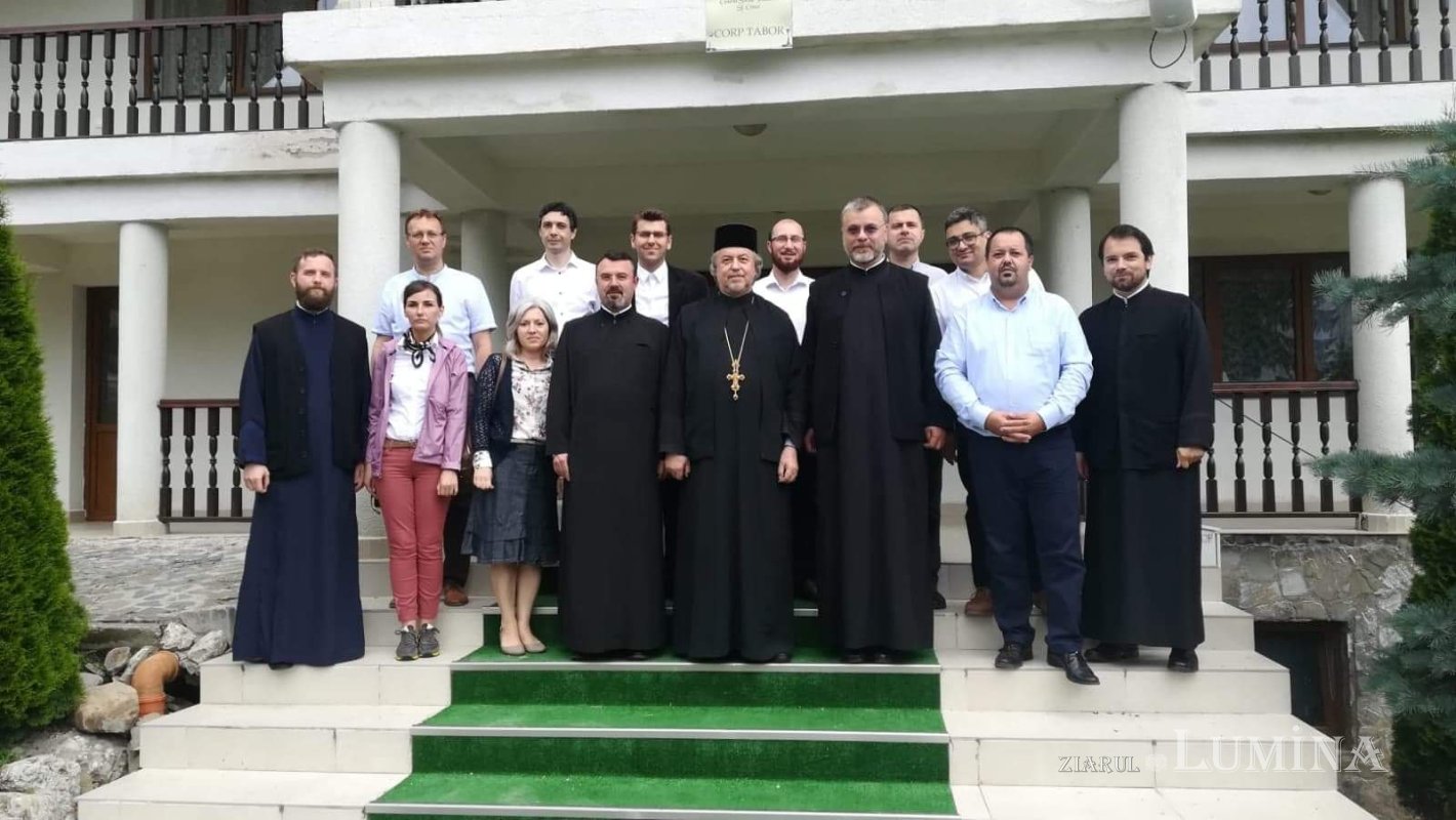 Întâlnire pentru dezvoltarea editorială a „Ziarului Lumina” 120399