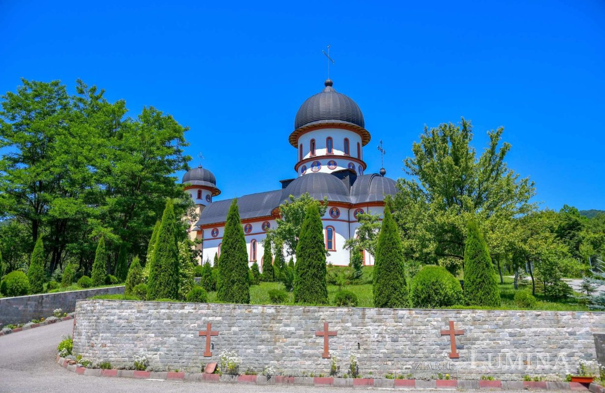 Darurile Maicii Domnului la obştea Mănăstirii Blănoiu 121871