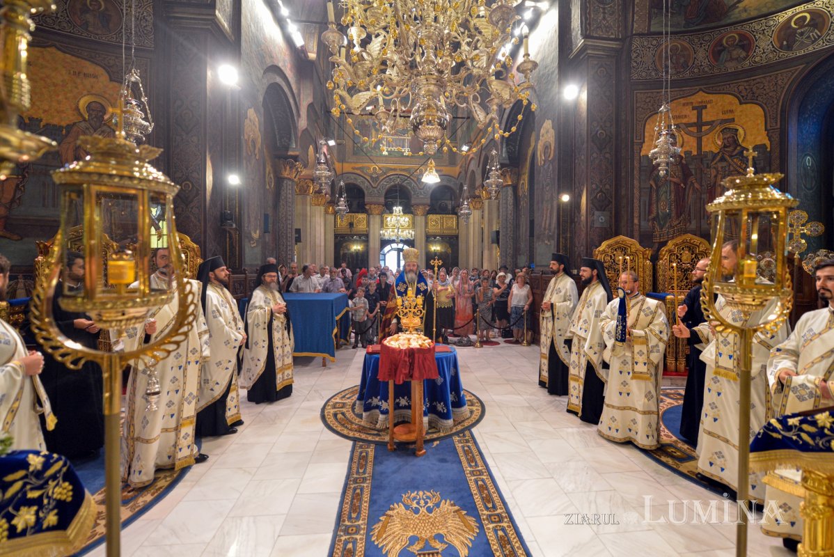 Procesiune cu Epitaful Preasfintei Născătoare de Dumnezeu 123690