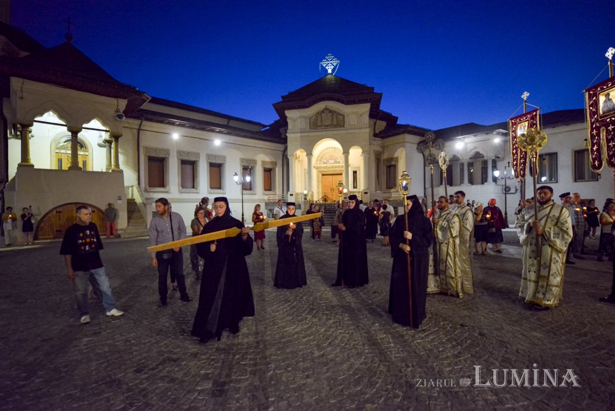 Procesiune cu Epitaful Preasfintei Născătoare de Dumnezeu 123697