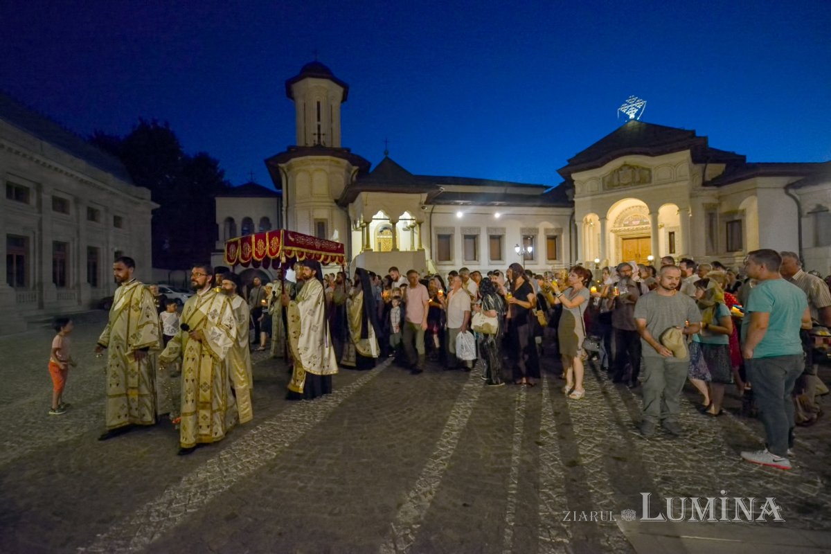 Procesiune cu Epitaful Preasfintei Născătoare de Dumnezeu 123698