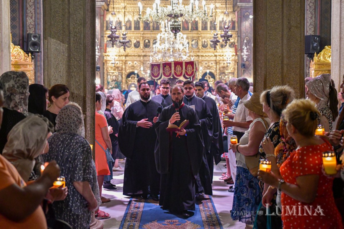 Procesiune cu Epitaful Preasfintei Născătoare de Dumnezeu 123712