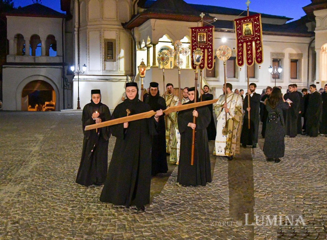 Procesiune cu Epitaful Preasfintei Născătoare de Dumnezeu 123713