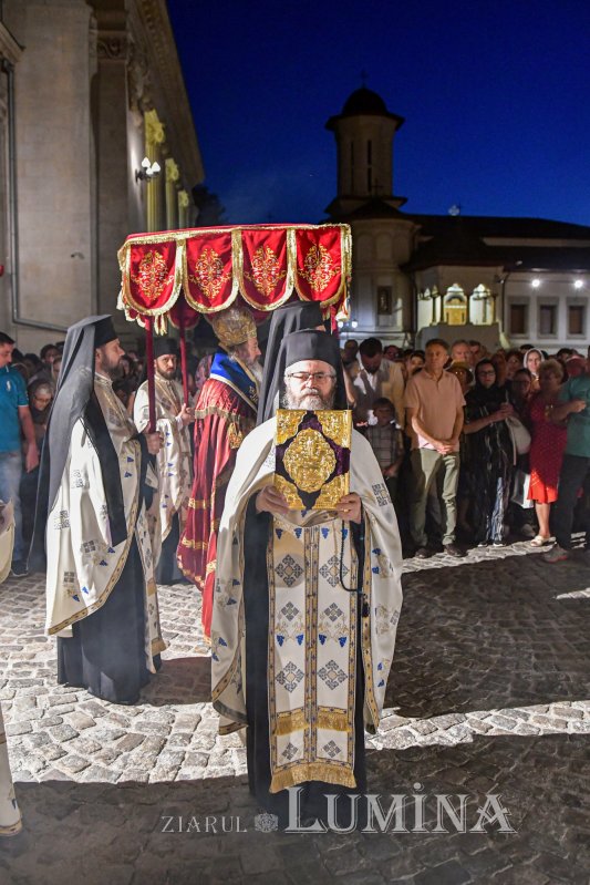 Procesiune cu Epitaful Preasfintei Născătoare de Dumnezeu 123715