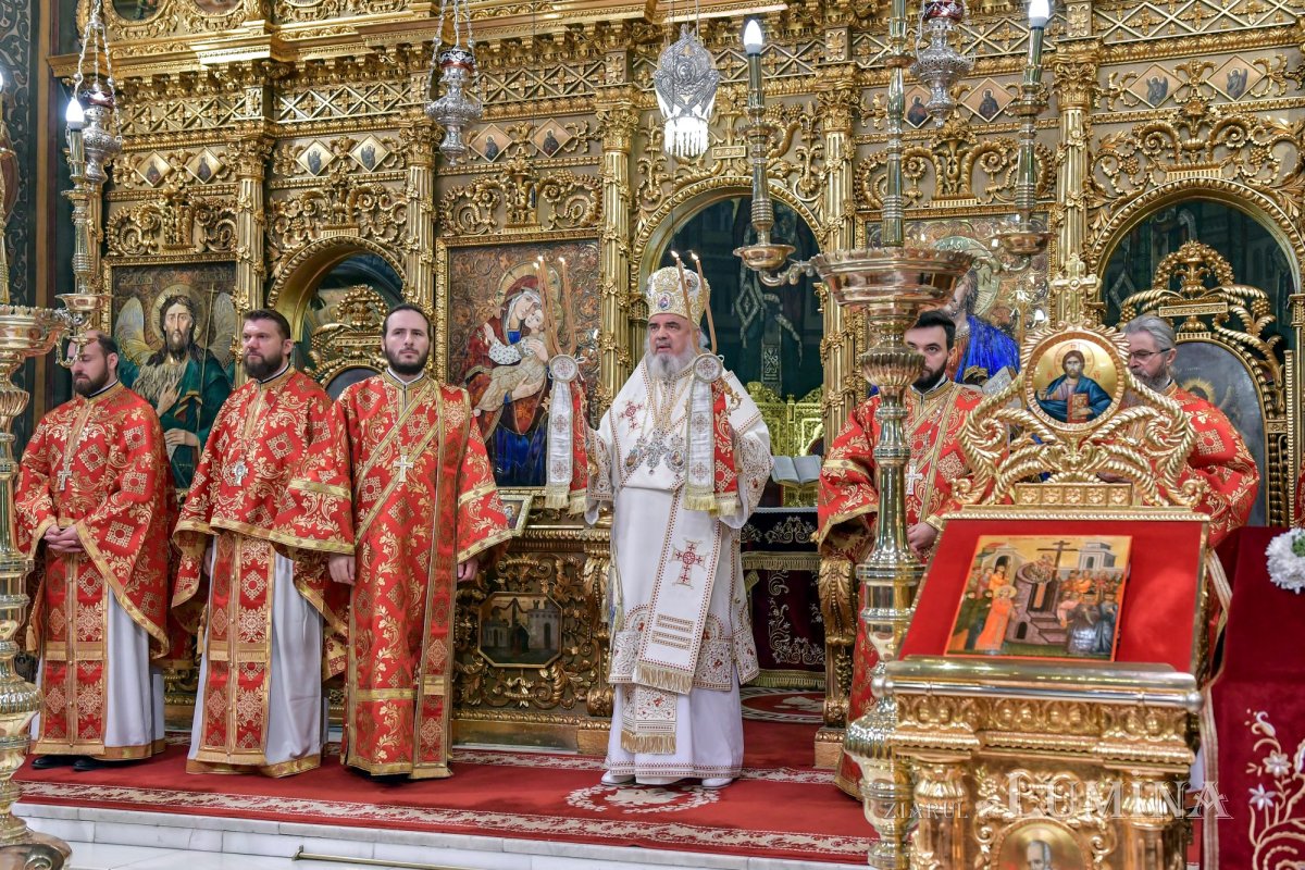 „Crucea este semnul unei lucrări dătătoare de viaţă” 126300