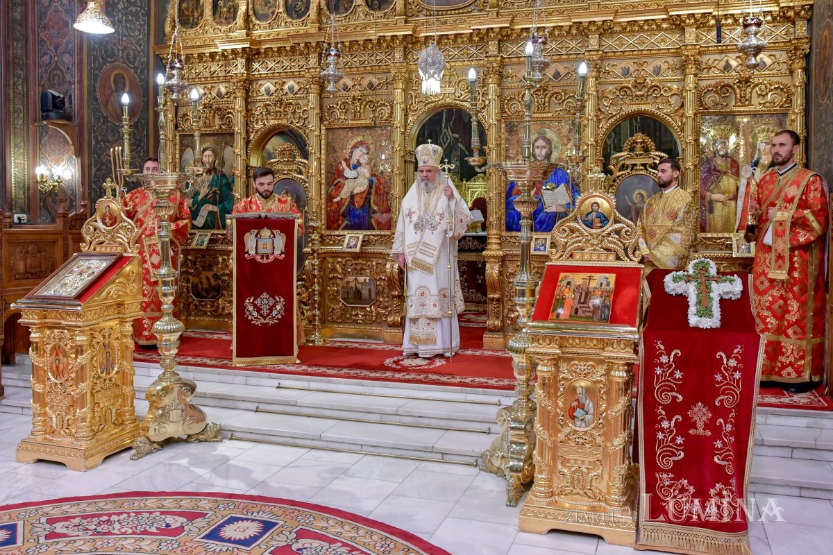 „Crucea este semnul unei lucrări dătătoare de viaţă” 126303