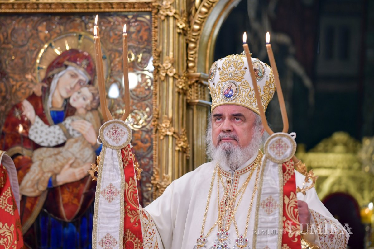 „Crucea este semnul unei lucrări dătătoare de viaţă” 126311