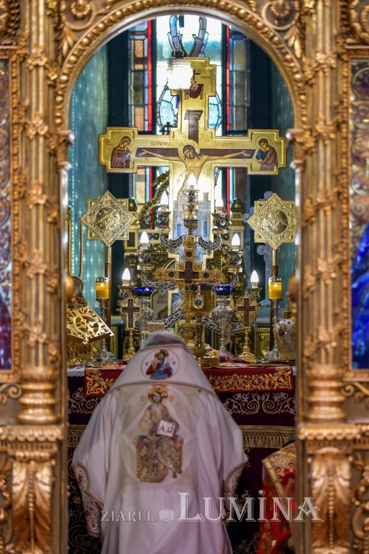 „Crucea este semnul unei lucrări dătătoare de viaţă” 126312