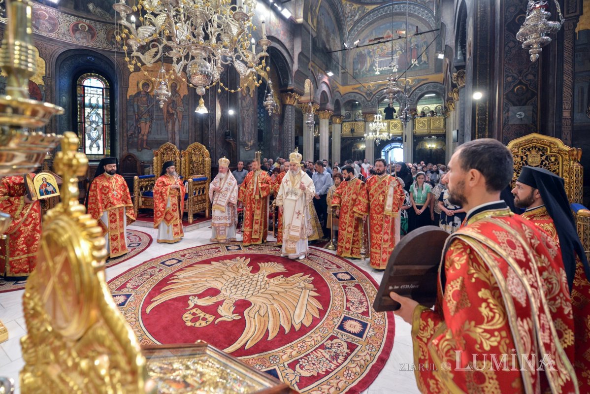 „Crucea este semnul unei lucrări dătătoare de viaţă” 126319