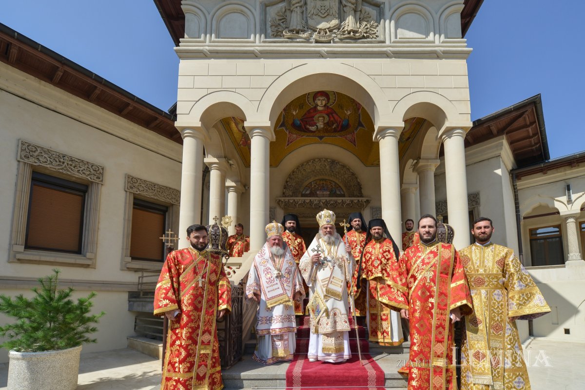 „Crucea este semnul unei lucrări dătătoare de viaţă” 126323