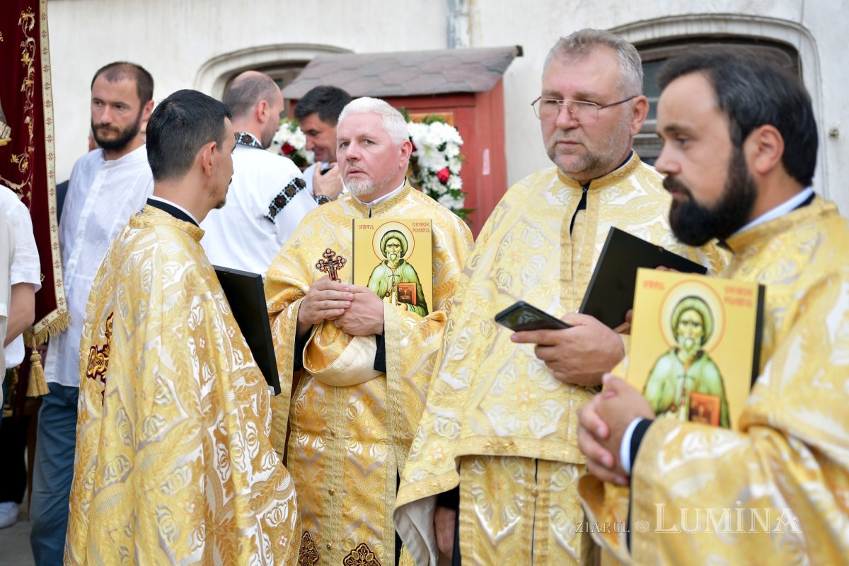 Procesiune cu lemnul Sfintei Cruci pe Calea Victoriei 126325