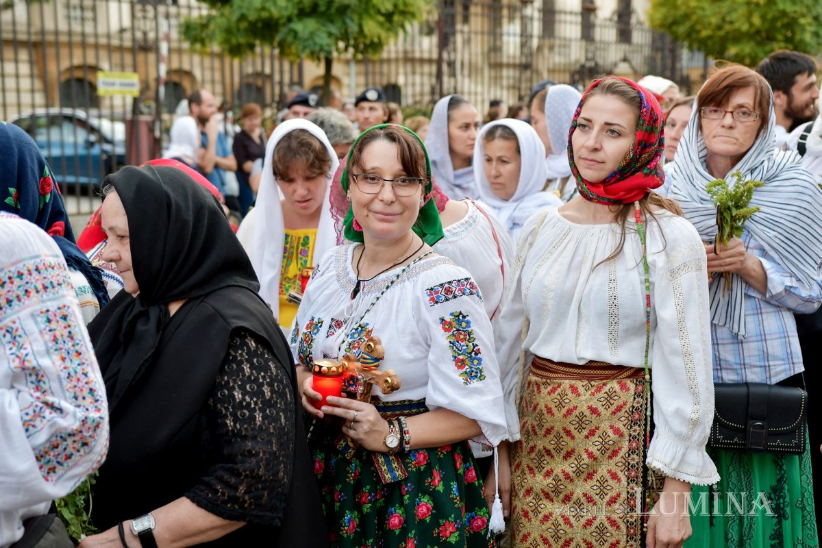 Procesiune cu lemnul Sfintei Cruci pe Calea Victoriei 126330