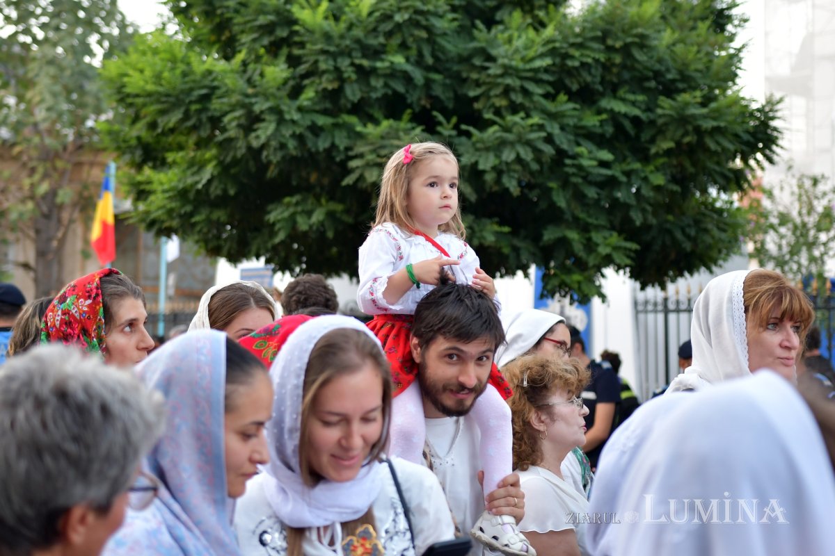 Procesiune cu lemnul Sfintei Cruci pe Calea Victoriei 126333