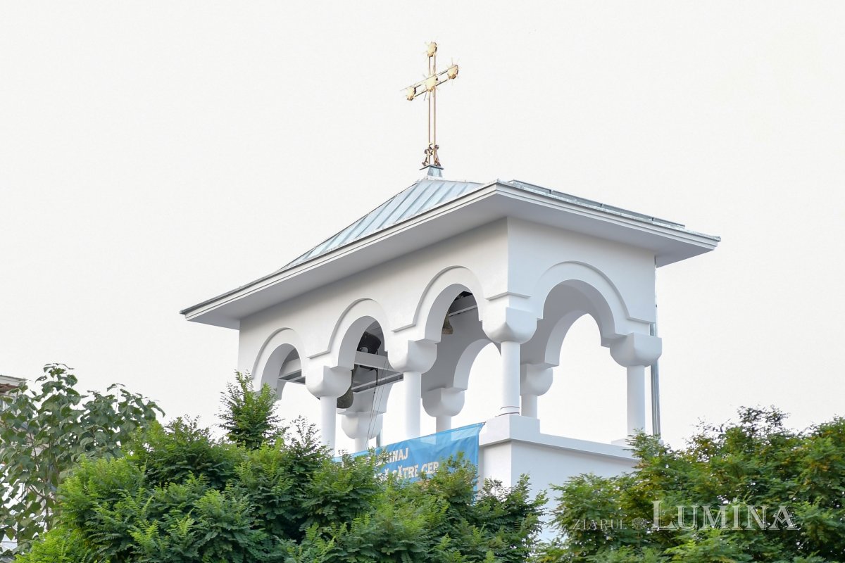 Procesiune cu lemnul Sfintei Cruci pe Calea Victoriei 126335