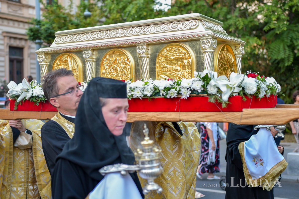 Procesiune cu lemnul Sfintei Cruci pe Calea Victoriei 126340
