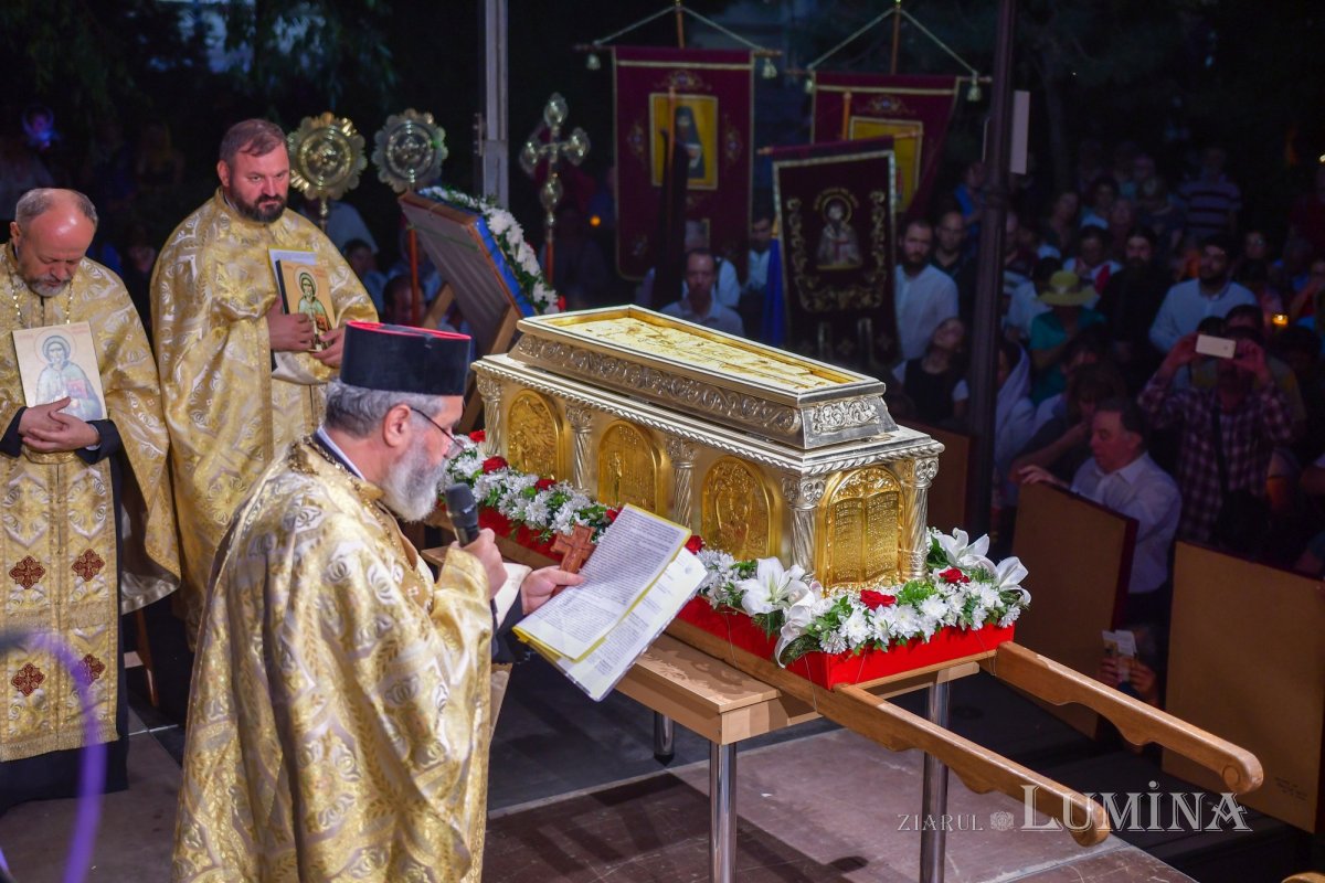 Procesiune cu lemnul Sfintei Cruci pe Calea Victoriei 126351