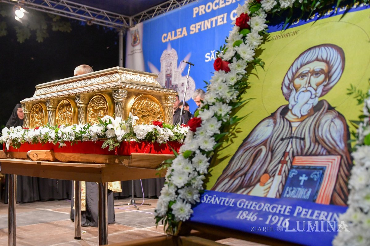 Procesiune cu lemnul Sfintei Cruci pe Calea Victoriei 126353