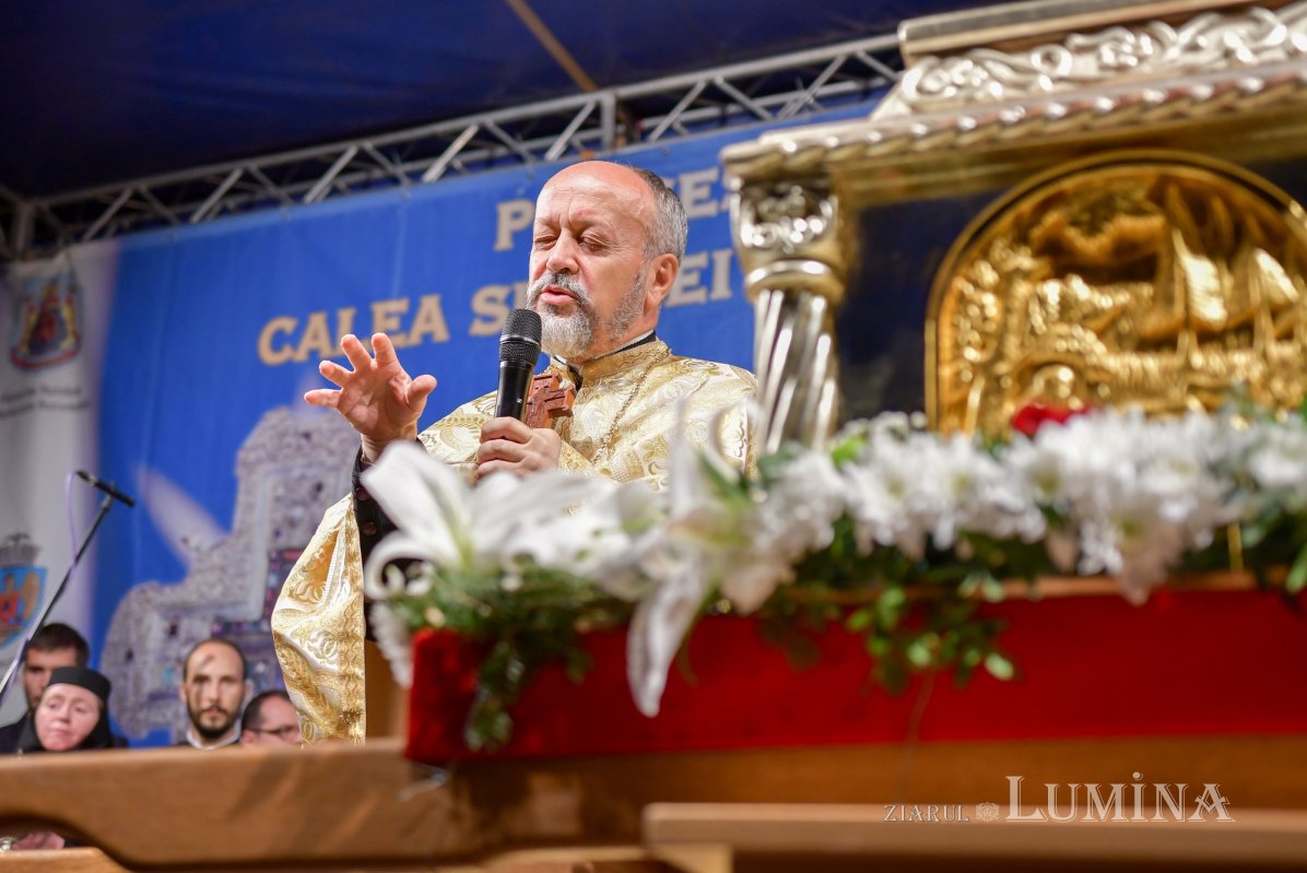 Procesiune cu lemnul Sfintei Cruci pe Calea Victoriei 126355