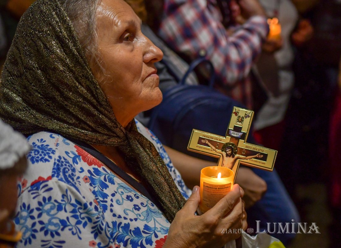 Procesiune cu lemnul Sfintei Cruci pe Calea Victoriei 126356