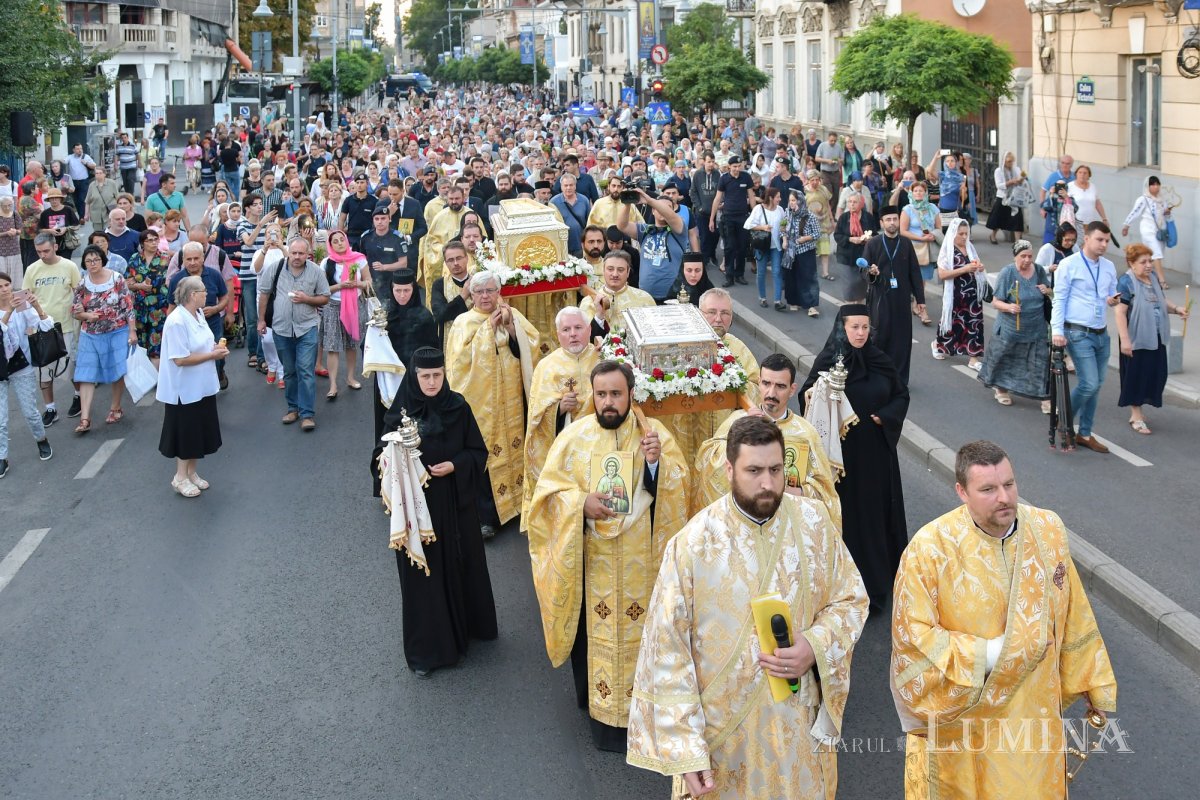 Procesiune cu lemnul Sfintei Cruci pe Calea Victoriei 126362