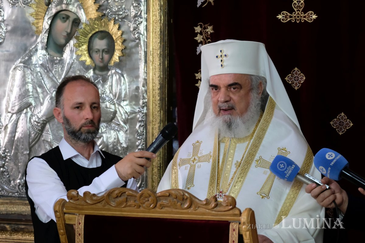 Procesiune cu lemnul Sfintei Cruci pe Calea Victoriei 126379