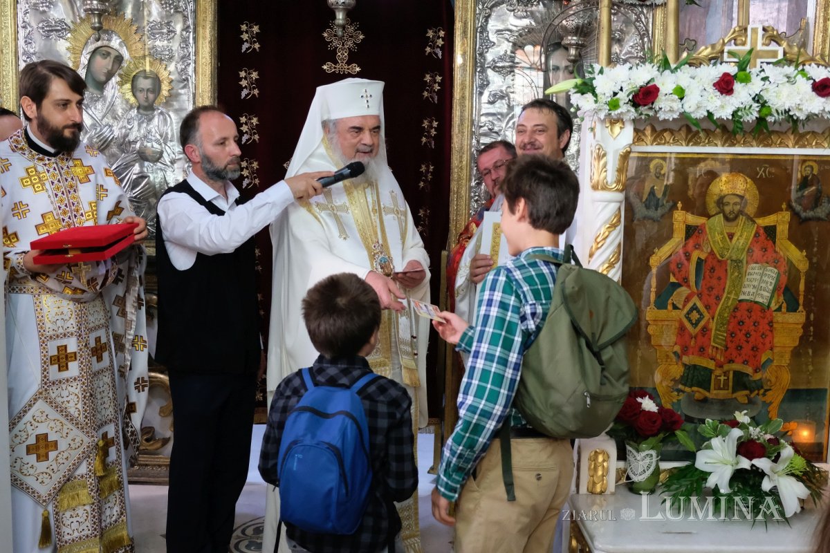 Procesiune cu lemnul Sfintei Cruci pe Calea Victoriei 126380