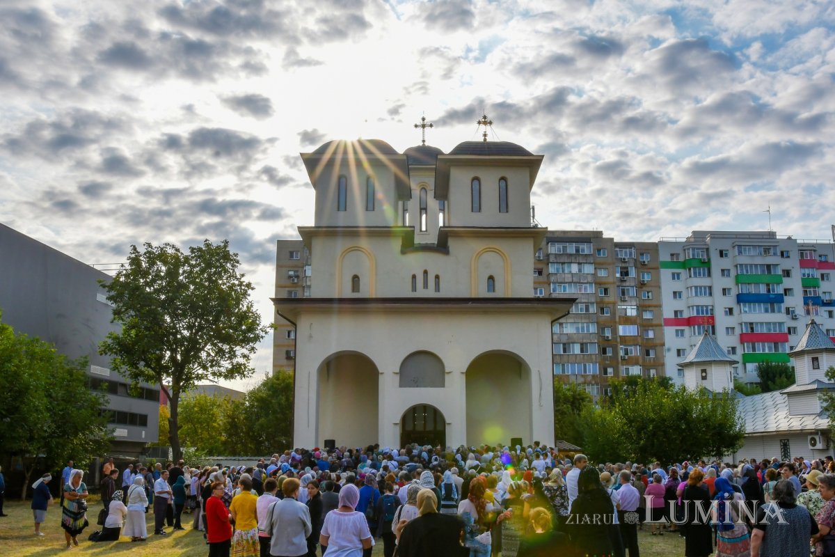 Sfinţire la Biserica „Sfântul Proroc Daniel” din Capitală 126497