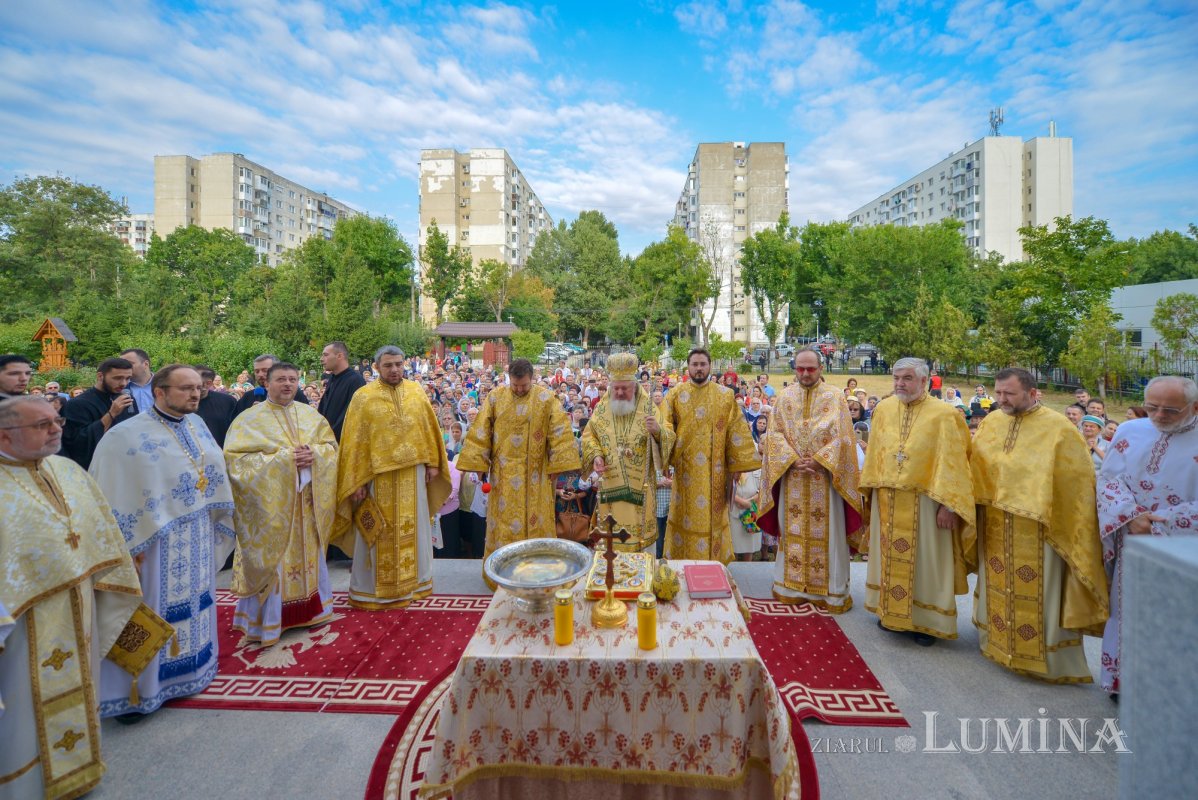 Sfinţire la Biserica „Sfântul Proroc Daniel” din Capitală 126498