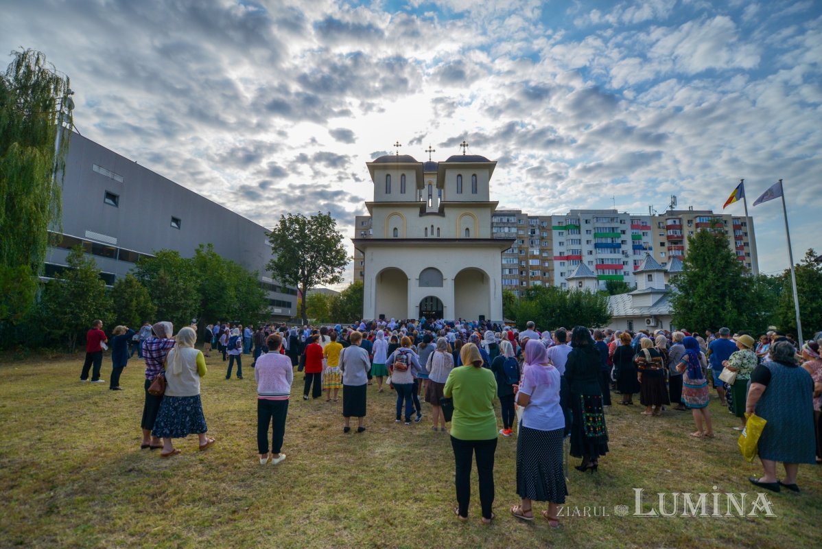 Sfinţire la Biserica „Sfântul Proroc Daniel” din Capitală 126499