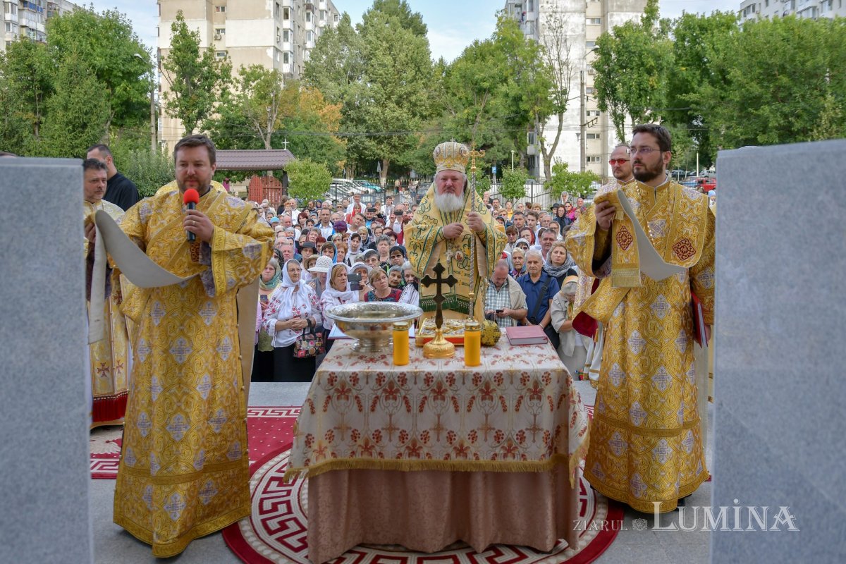 Sfinţire la Biserica „Sfântul Proroc Daniel” din Capitală 126504