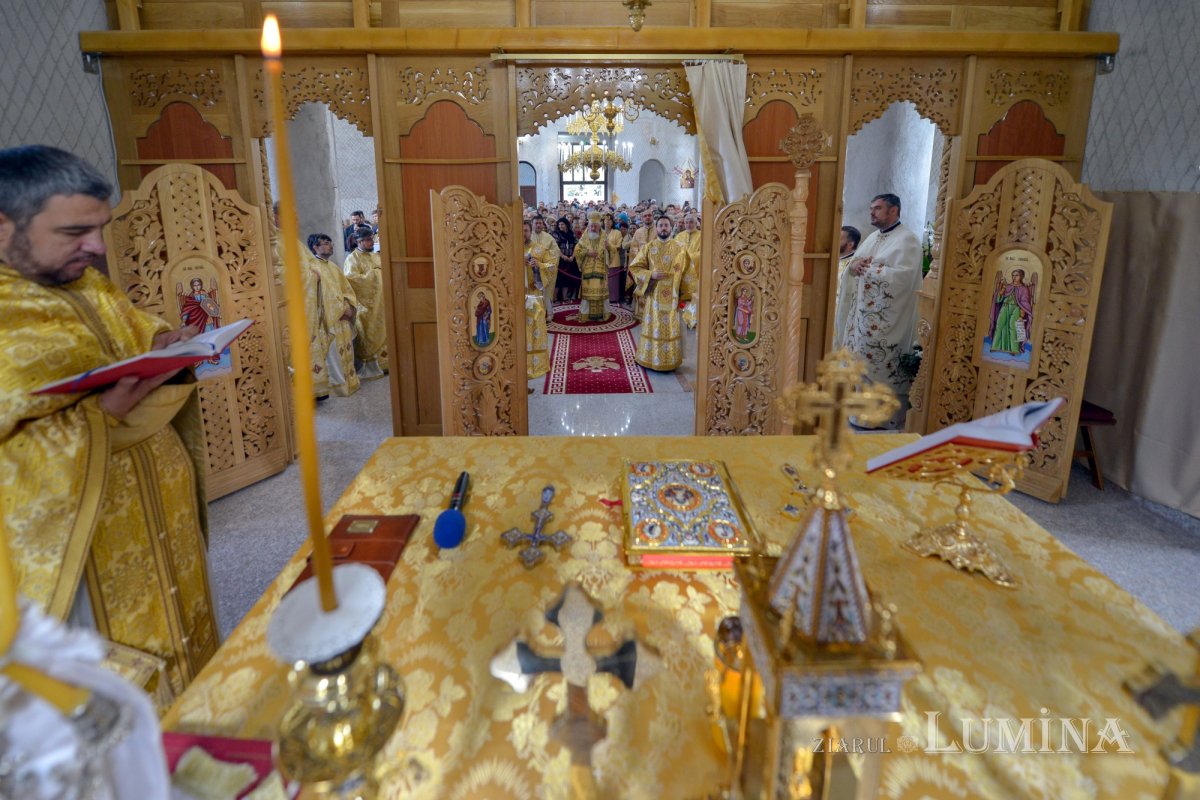 Sfinţire la Biserica „Sfântul Proroc Daniel” din Capitală 126512