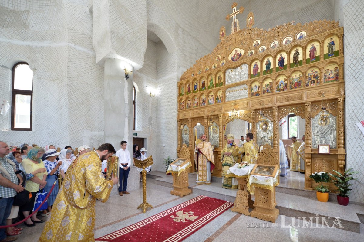 Sfinţire la Biserica „Sfântul Proroc Daniel” din Capitală 126519