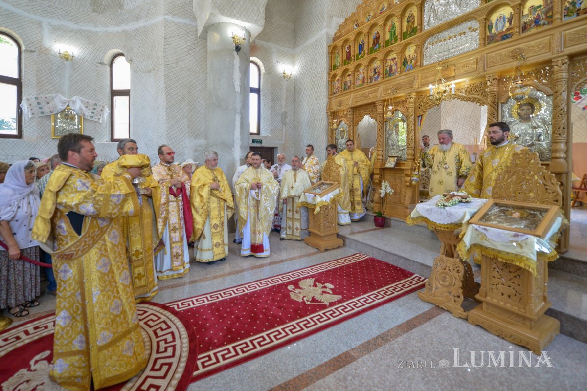 Sfinţire la Biserica „Sfântul Proroc Daniel” din Capitală 126524
