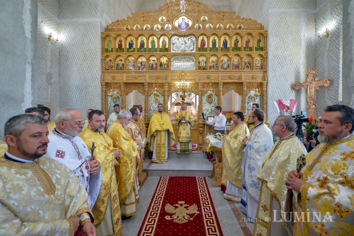 Sfinţire la Biserica „Sfântul Proroc Daniel” din Capitală 126527