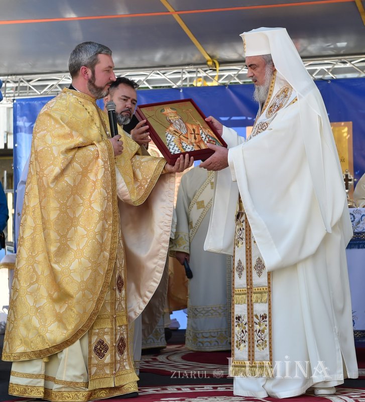 Biserica Parohiei Apărătorii Patriei 1 a fost sfinţită 126979