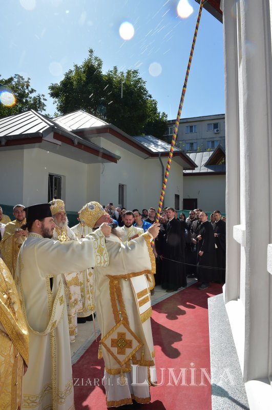Biserica Parohiei Apărătorii Patriei 1 a fost sfinţită 126985