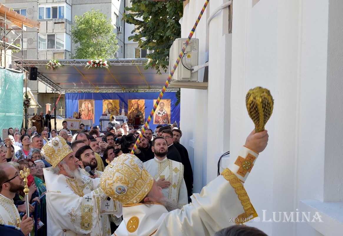 Biserica Parohiei Apărătorii Patriei 1 a fost sfinţită 126986