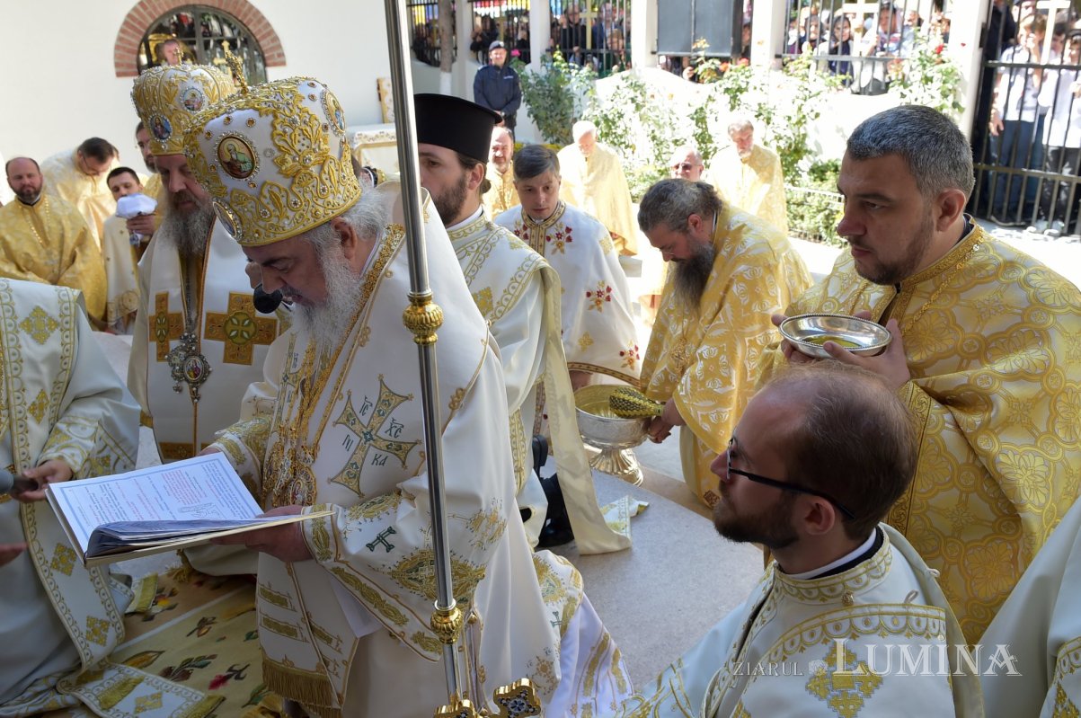 Biserica Parohiei Apărătorii Patriei 1 a fost sfinţită 126987